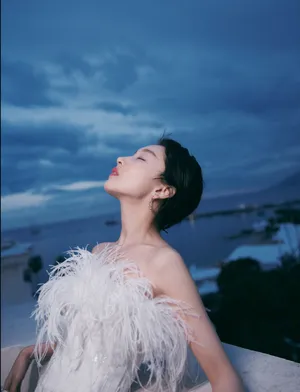 周冬雨性感优雅写真图片_5