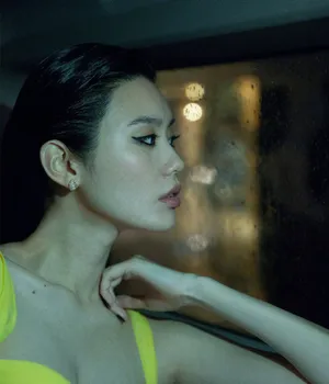 奚梦瑶抹胸长裙优雅性感写真图片