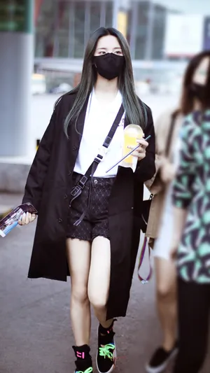 杨超越绿发私服机场街拍图片