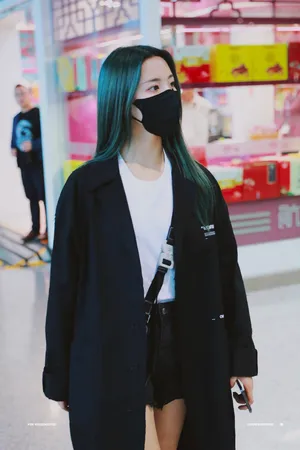 杨超越绿发私服机场街拍图片_2
