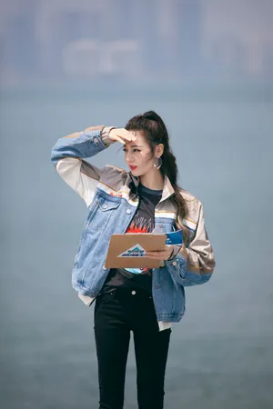 迪丽热巴创造营2019清新性感图片_13