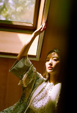 尤靖茹成熟优雅时尚写真大片_2