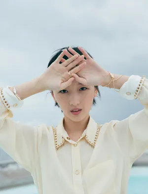 周冬雨休闲时尚写真图片_1