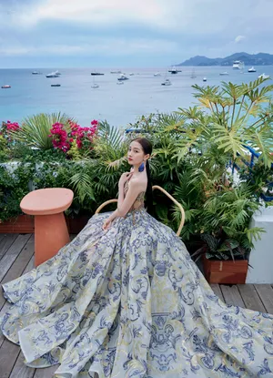 关晓彤性感优雅写真图片_1