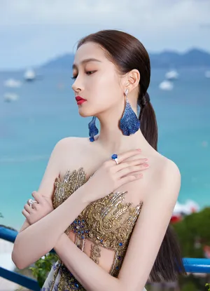关晓彤性感优雅写真图片_2
