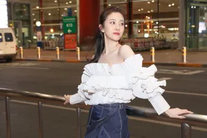杨欣颖性感机场街拍照图片_2