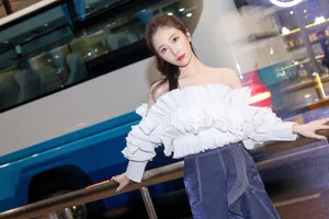 杨欣颖性感机场街拍照图片_3