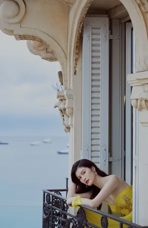 何穗妩媚动人活动写真图片_2