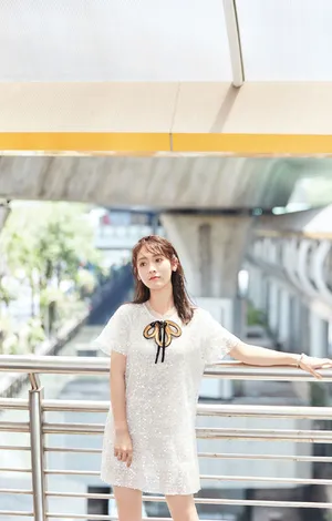 邢菲甜美娇俏时尚写真图片_6