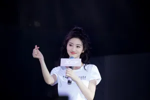 景甜清新休闲活动照图片