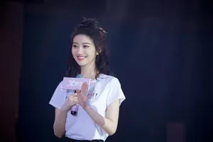 景甜清新休闲活动照图片_3