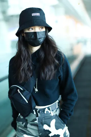 欧阳娜娜酷美机场街拍图片_2
