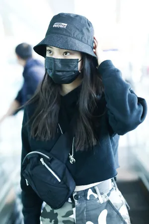 欧阳娜娜酷美机场街拍图片_3