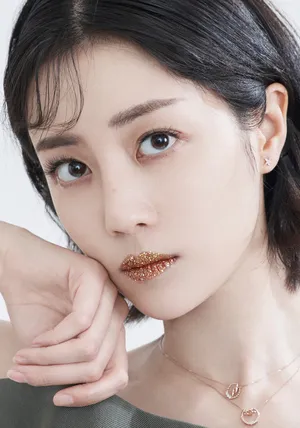 李溪芮时尚彩妆写真图片_6