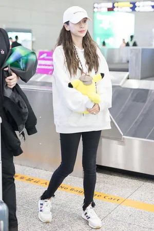 Angelababy简约私服机场街拍图片_2