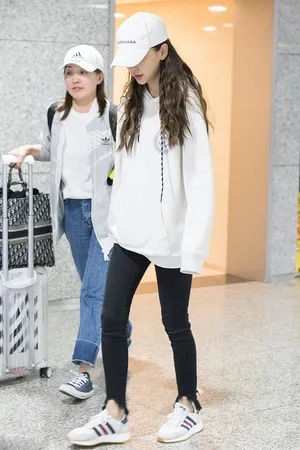 Angelababy简约私服机场街拍图片_3