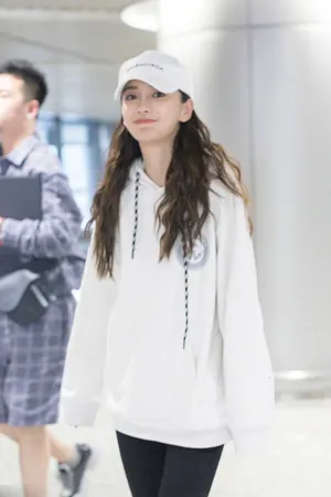 Angelababy简约私服机场街拍图片_6