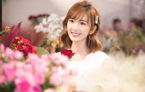 毛晓彤温婉迷人写真图片