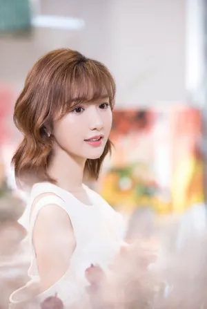 毛晓彤温婉迷人写真图片