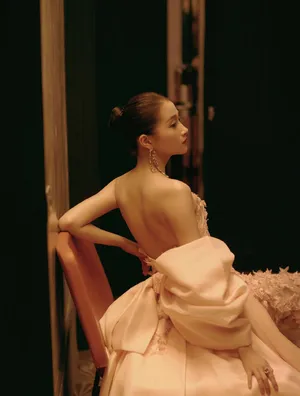 关晓彤粉色少女心优雅写真图片_8