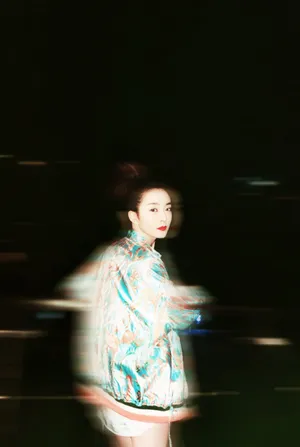 种丹妮性感光影写真图片