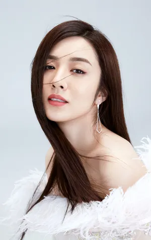 王晓晨清新妩媚时尚写真图片