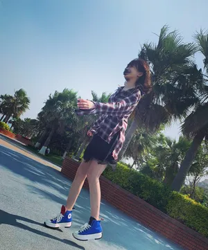 施诗夏日率性街拍图片_2