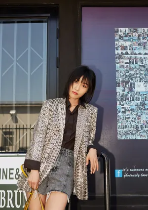 田沅性感干练写真图片