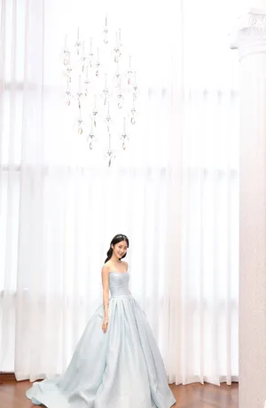 章乐韵抹胸礼服优雅写真图片_4