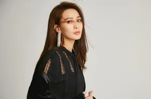 海铃成熟妩媚杂志封面大片