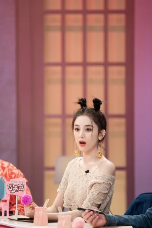 古力娜扎《喜欢你我也是》丸子头图片_8