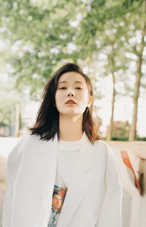 李一桐清新随性夏日写真图片_1