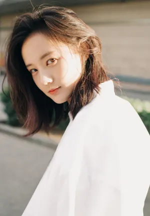 李一桐清新随性夏日写真图片