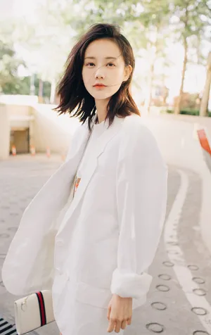 李一桐清新随性夏日写真图片_3