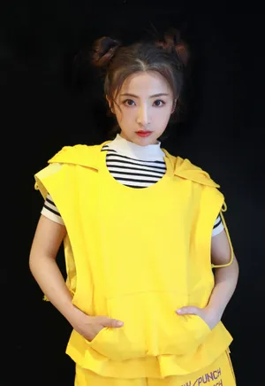 厉蔺菲清爽甜美写真_4