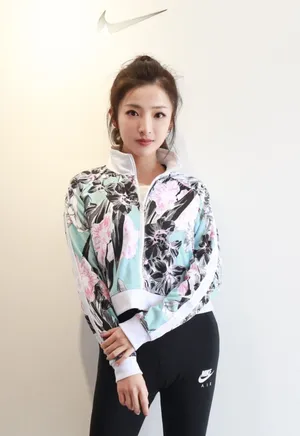 厉蔺菲元气性感活动照图片_3