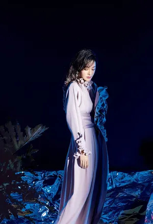 秦岚优雅迷人时尚写真大片_7
