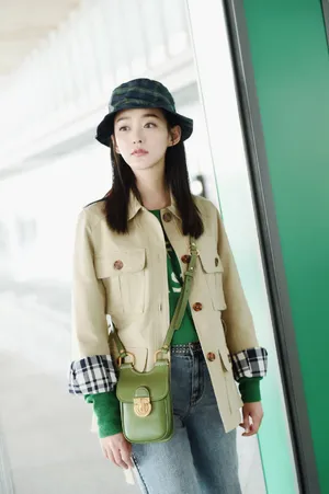 何泓姗清新私服机场图片_4