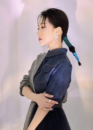 李念时尚干练杂志封面写真图片_7