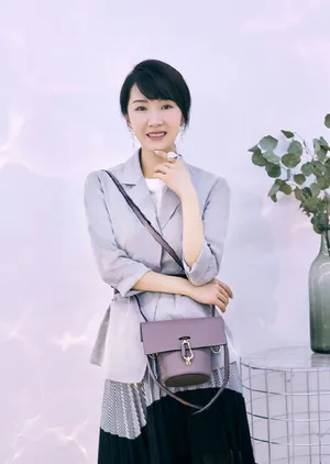 李念时尚干练杂志封面写真图片_8