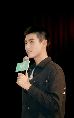 陈飞宇青春帅气活动照图片_8
