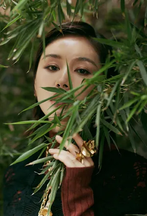 王子文冷艳迷人时尚写真图片_8