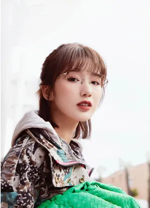 毛晓彤清新甜美街拍图片