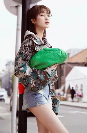 毛晓彤清新甜美街拍图片_4
