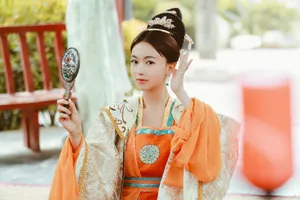 吴谨言甜美古装写真图片