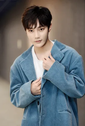 创造营2019刘也帅气活动照图片