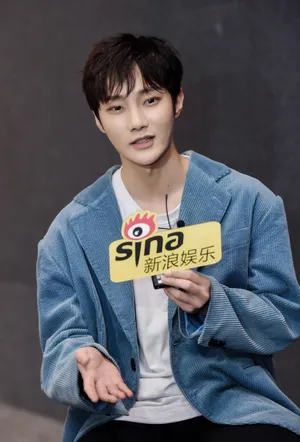 创造营2019刘也帅气活动照图片_3