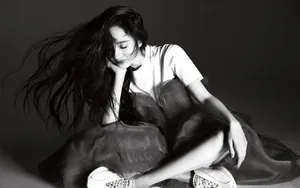 杨幂妩媚性感黑白大片写真图片_3