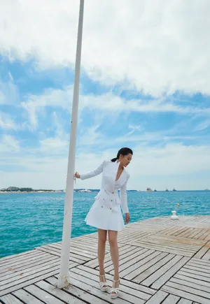 许晴性感优雅海边写真图片_4