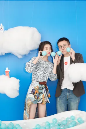 张雪迎印花裙甜美写真图片_6